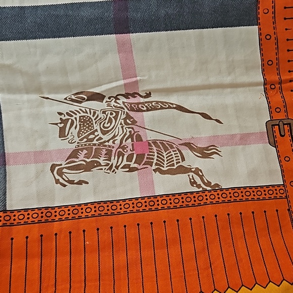 Burberry Scarf . - Picture 3 of 16